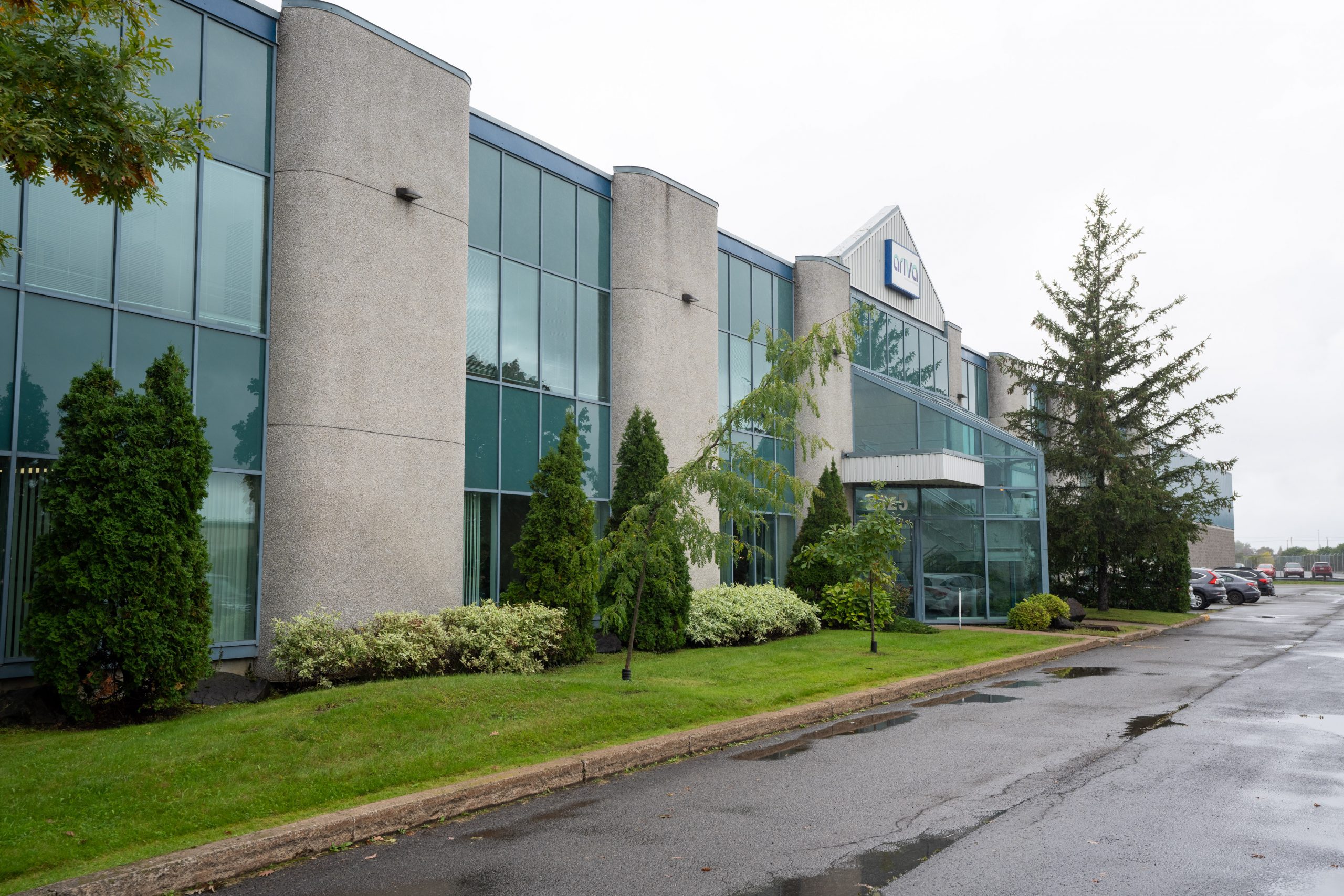 2125-23e-avenue-pure-industrial