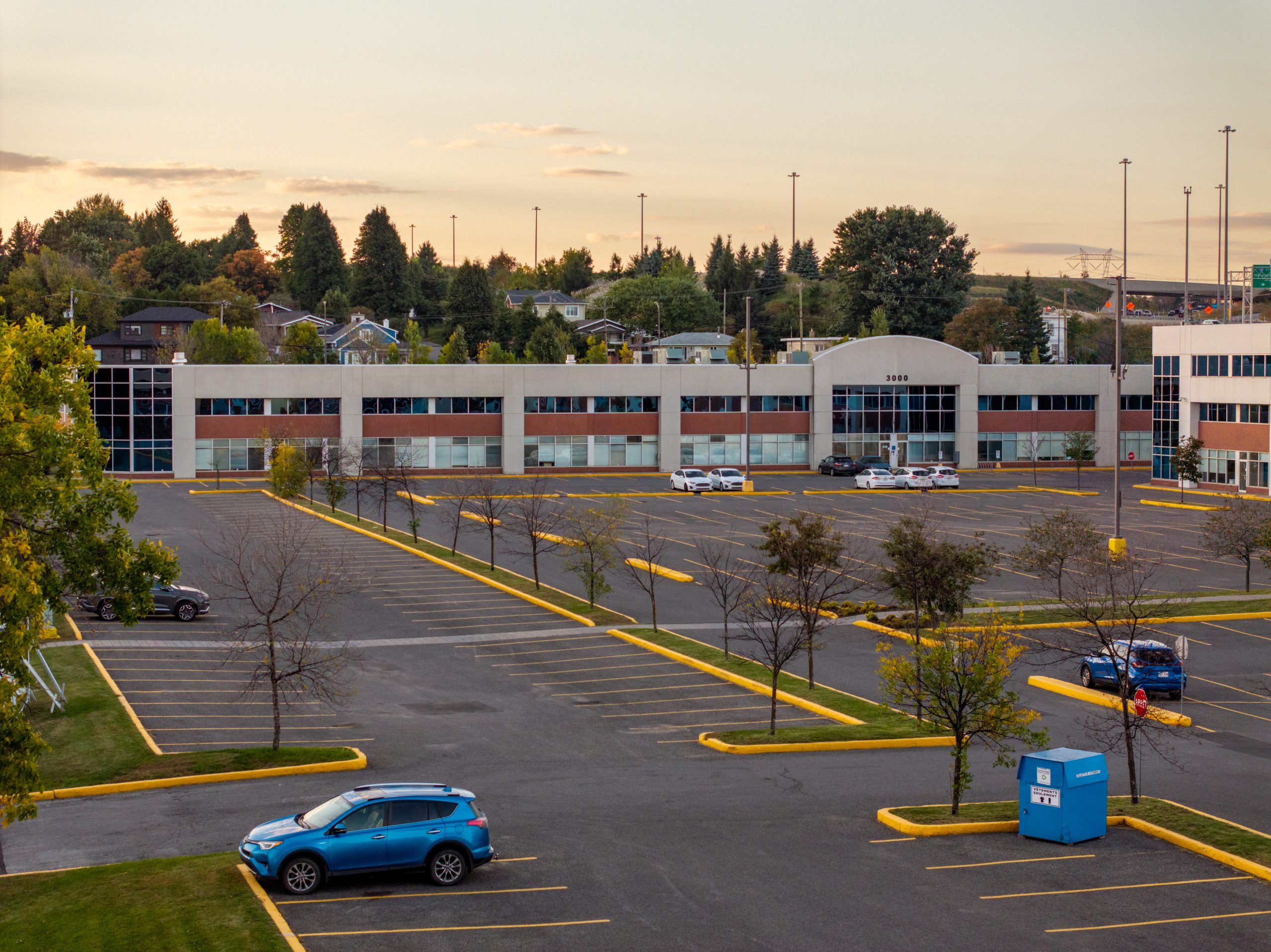 3300 boulevard Jean-Baptiste-Deschamps