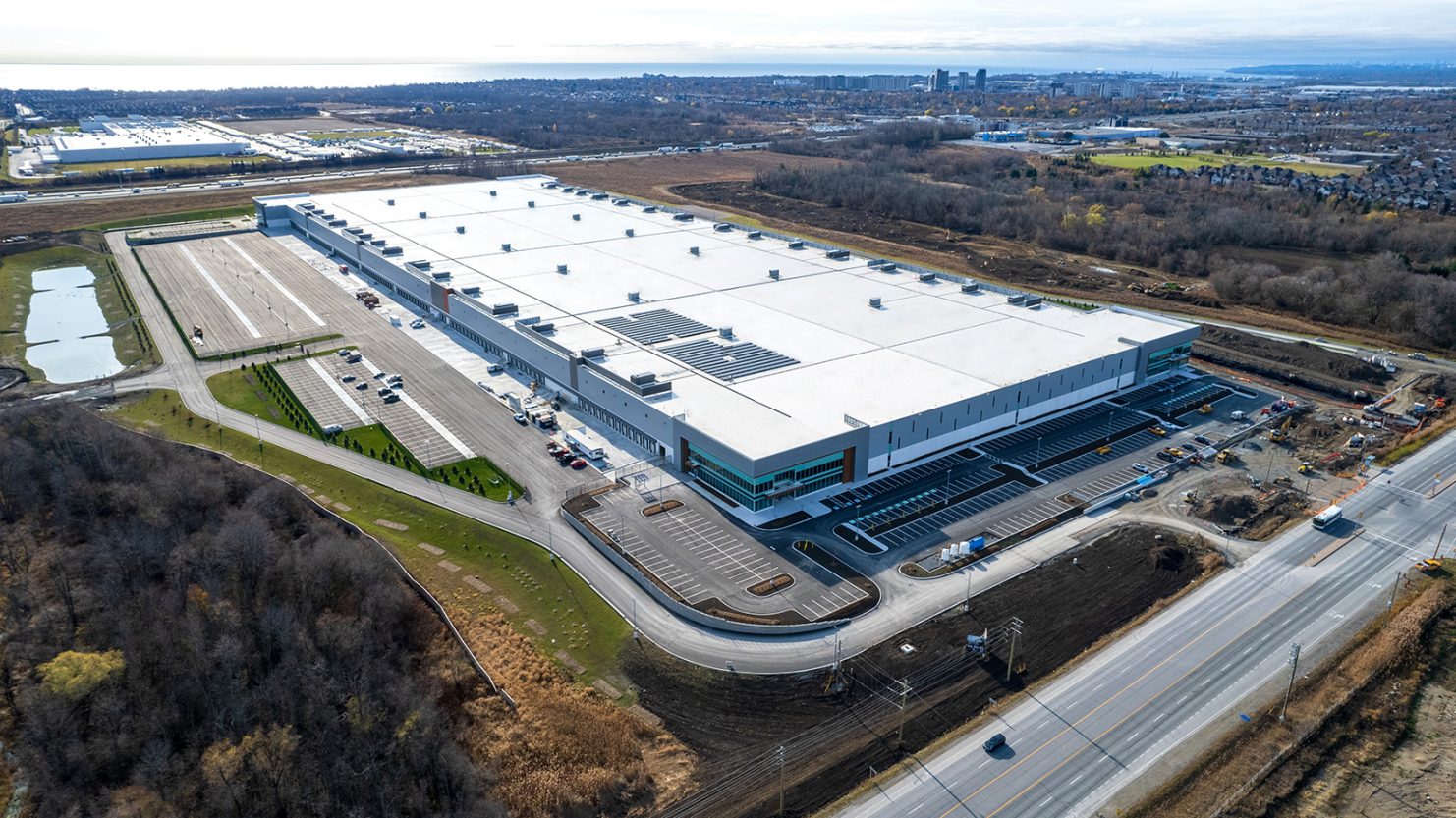 Le centre de logistique de Lakeridge, une propriété de Pure Industriel, obtient la certification bâtiment carbone zéro (BCZ)